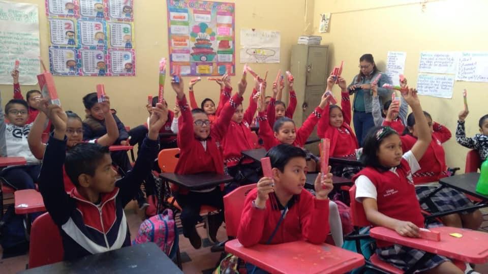 Entrega de kits de higiene bucal Jalapa